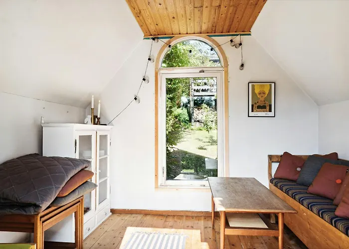 Hear Trees' Rustle And Enjoy View From Terrace Holiday home